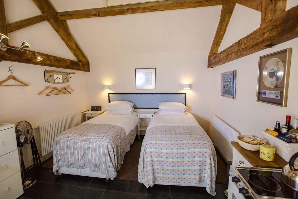 T'S At Lower Rudloe Farm Hostal Corsham Exterior foto