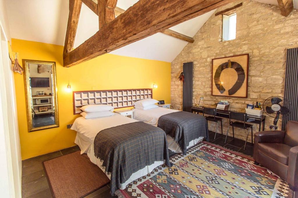 T'S At Lower Rudloe Farm Hostal Corsham Exterior foto